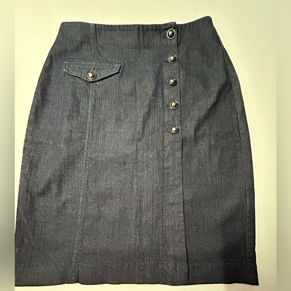 Banana republic women’s size 6 wrap denim skirt with front button up